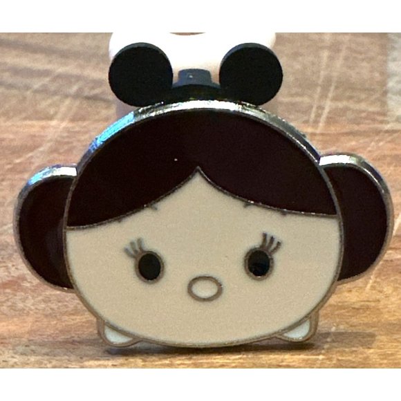 Disney Parks Star Wars Princess Leia Tsum Tsum Pin Trading Pin Authentic - Picture 1 of 4